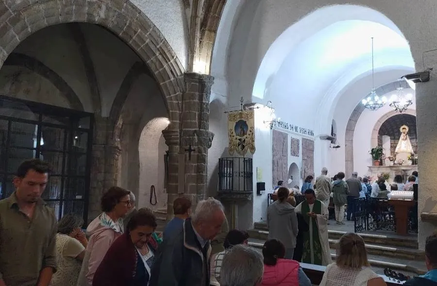 Foto 2 - San Andr&eacute;s peregrina pese al mal tiempo hasta el Santuario de la Pe&ntilde;a de Francia