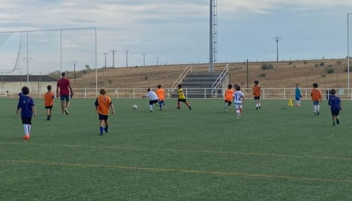 Foto 4 - El equipo más pequeño del Ciudad Rodrigo CF arranca los entrenamientos
