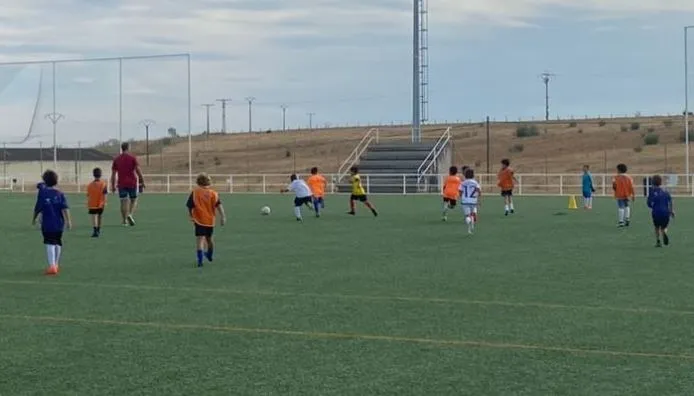 Foto 4 - El equipo m&aacute;s peque&ntilde;o del Ciudad Rodrigo CF arranca los entrenamientos