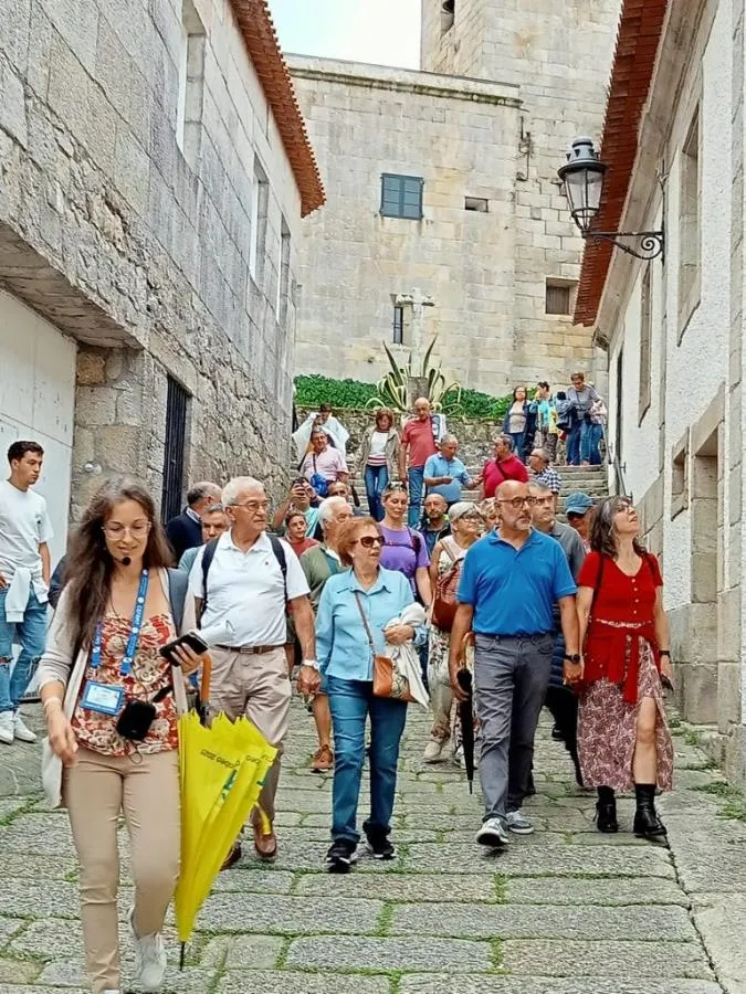 Foto 4 - Un total de 55 personas descubren los rincones m&aacute;s bellos de Galicia de la mano del Barrio Nuevo