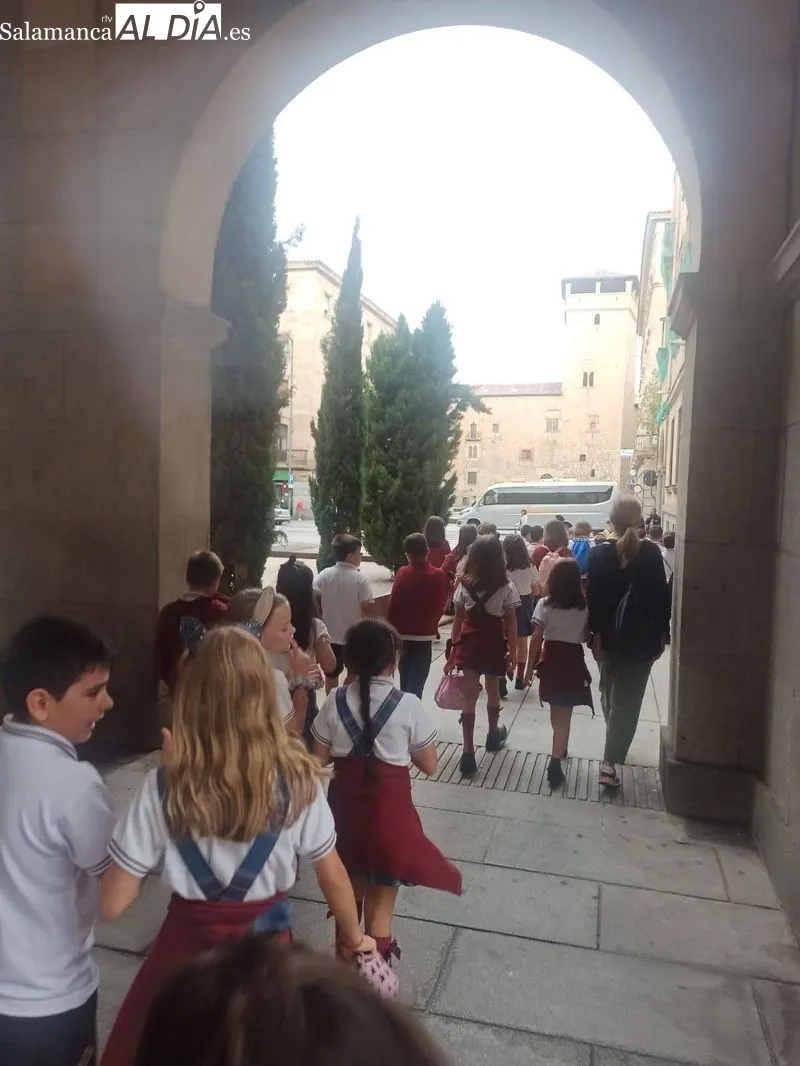 Foto 10 - Los ni&ntilde;os del colegio San Juan Bosco asisten al concierto de la Banda Sinf&oacute;nica de la Polic&iacute;a Nacional