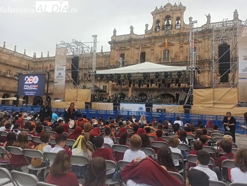 Foto 8 - Los ni&ntilde;os del colegio San Juan Bosco asisten al concierto de la Banda Sinf&oacute;nica de la Polic&iacute;a Nacional