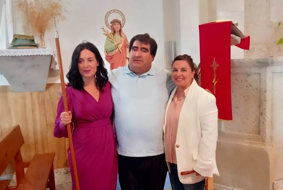 Foto 3 - Barquilla dice adi&oacute;s a su p&aacute;rroco en la celebraci&oacute;n de su patrona