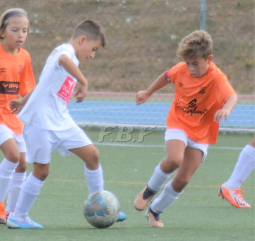 Foto 3 - Los equipos de F&uacute;tbol 7 del Ciudad Rodrigo CF disputan sus primeros amistosos de pretemporada