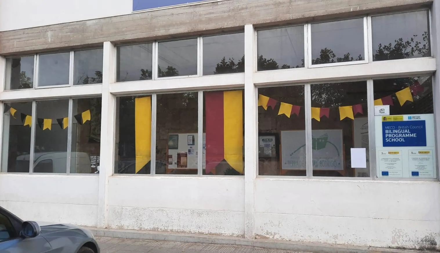 Foto 4 - La AMPA del IES Tierra engalana el centro por dentro y por fuera para la Feria Medieval