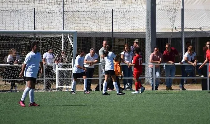 Foto 3 - El nuevo Alev&iacute;n Femenino del Ciudad Rodrigo CF juega su primer partido