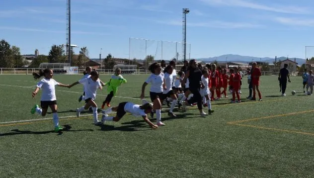 Foto 10 - El nuevo Alev&iacute;n Femenino del Ciudad Rodrigo CF juega su primer partido