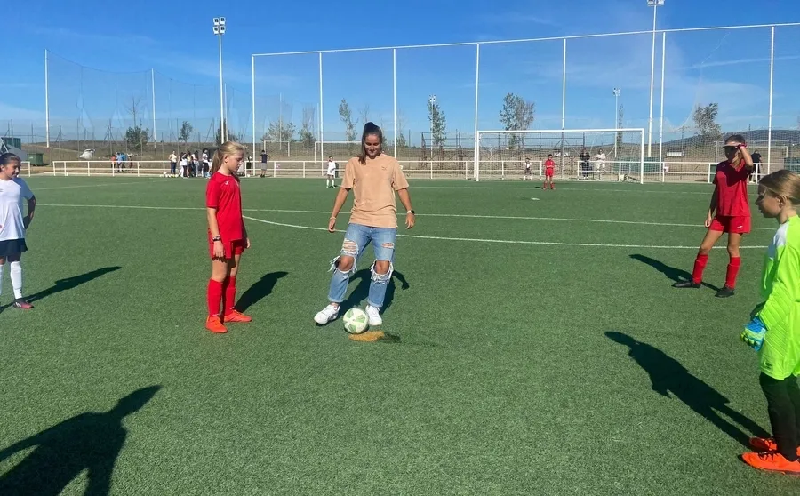Foto 11 - El nuevo Alev&iacute;n Femenino del Ciudad Rodrigo CF juega su primer partido