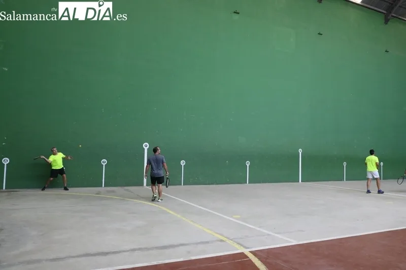 Foto 6 - Arranca en Vitigudino el XII Campeonato de Frontenis con 16 parejas de varios puntos de la Comunidad