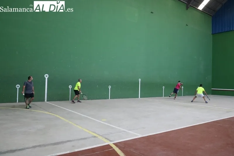 Foto 4 - Arranca en Vitigudino el XII Campeonato de Frontenis con 16 parejas de varios puntos de la Comunidad