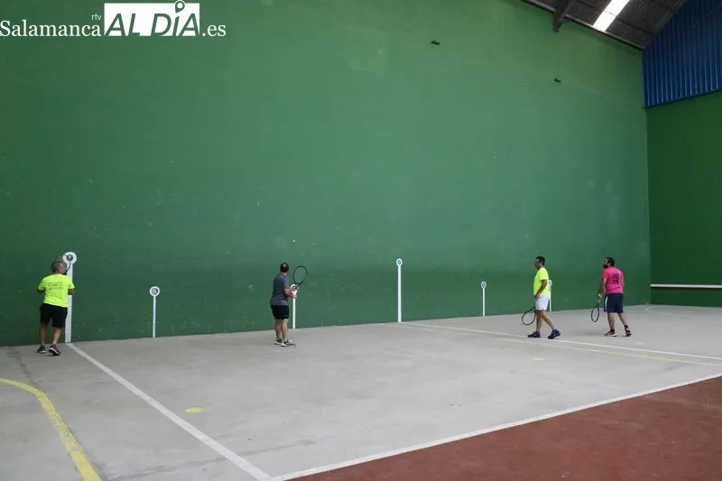 Foto 2 - Arranca en Vitigudino el XII Campeonato de Frontenis con 16 parejas de varios puntos de la Comunidad