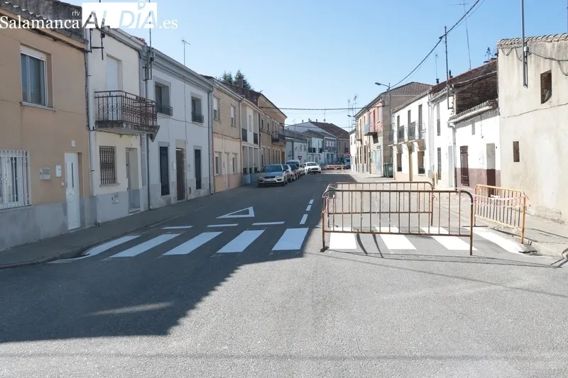 Pintados los pasos de cebra de la calle Humilladero y su confluencia con la calle Moral  / CORRAL 
