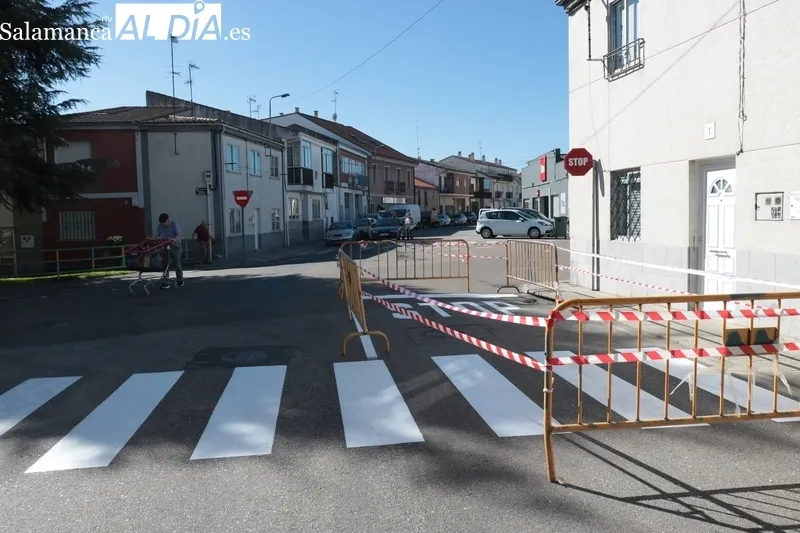 Pintados los pasos de cebra de la calle Humilladero y su confluencia con la calle Moral  / CORRAL 