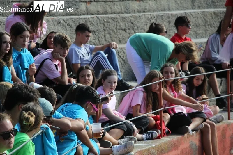 Primer encierro en las fiestas de Pereña de la Ribera / CORRAL