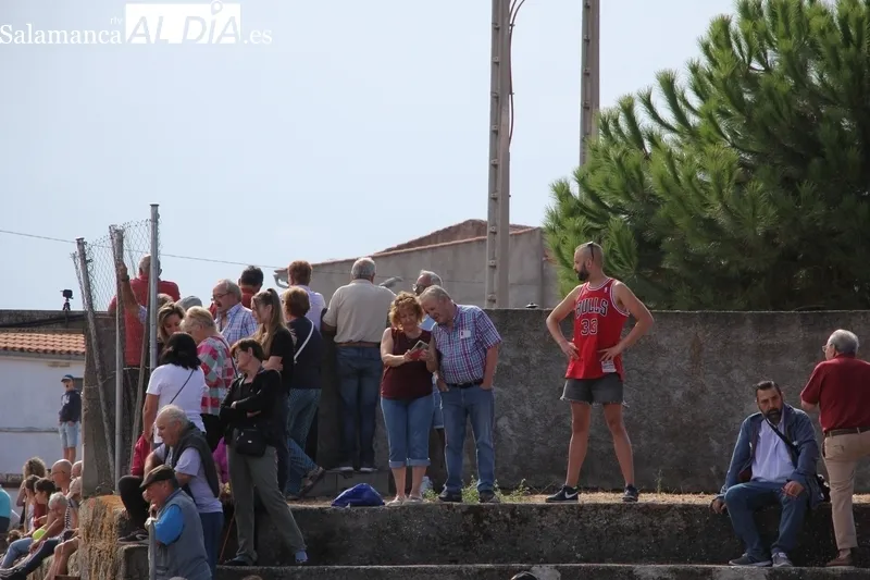 Primer encierro en las fiestas de Pereña de la Ribera / CORRAL