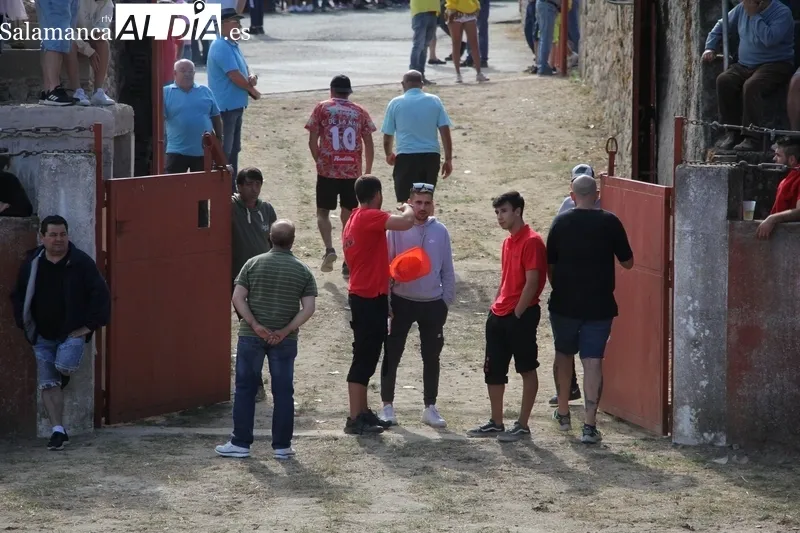Primer encierro en las fiestas de Pereña de la Ribera / CORRAL