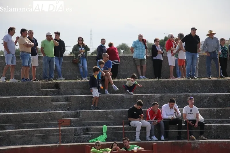 Primer encierro en las fiestas de Pereña de la Ribera / CORRAL