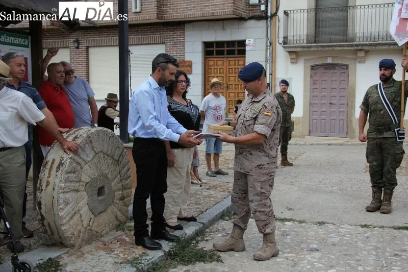 Exhibición de la Sección de Movimientos Floreados de la Guardia Real en Hinojosa de Duero / MARIBEL SÁNCHEZ 
