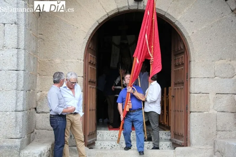 Los vecinos de Bañobárez no faltaron a la tradicional cita con el Cristo de la Salud / MARIBEL SÁNCHEZ