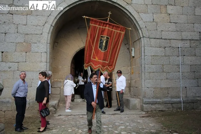 Los vecinos de Bañobárez no faltaron a la tradicional cita con el Cristo de la Salud / MARIBEL SÁNCHEZ
