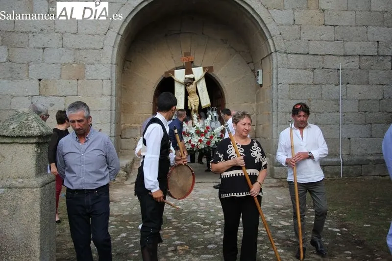 Los vecinos de Bañobárez no faltaron a la tradicional cita con el Cristo de la Salud / MARIBEL SÁNCHEZ