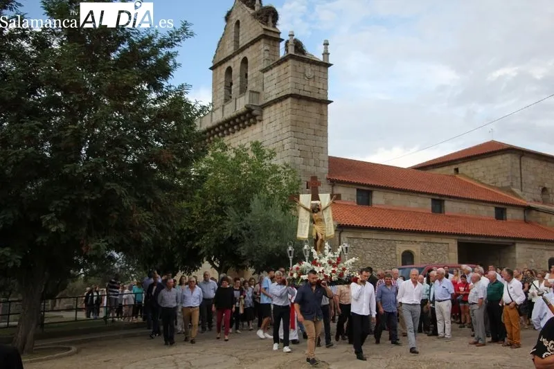 Los vecinos de Bañobárez no faltaron a la tradicional cita con el Cristo de la Salud / MARIBEL SÁNCHEZ
