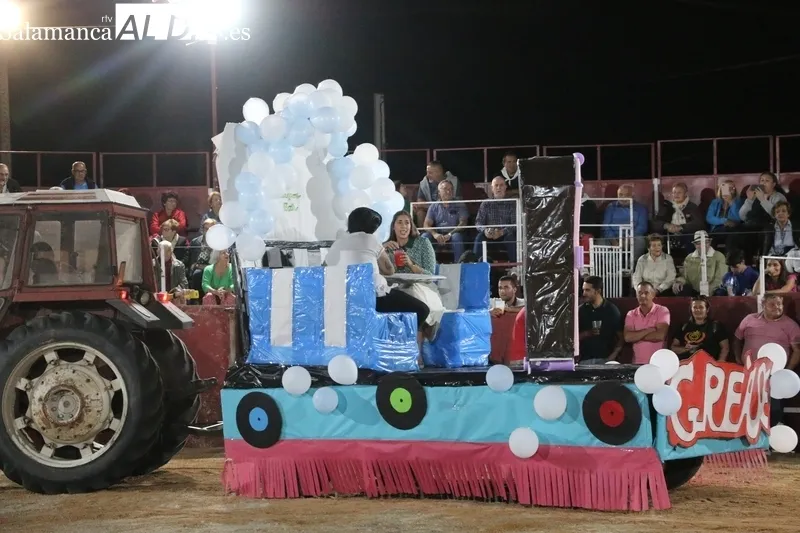 Las peñas dan el pistoletazo de salida a las fiestas de Barruecopardo / CORRAL