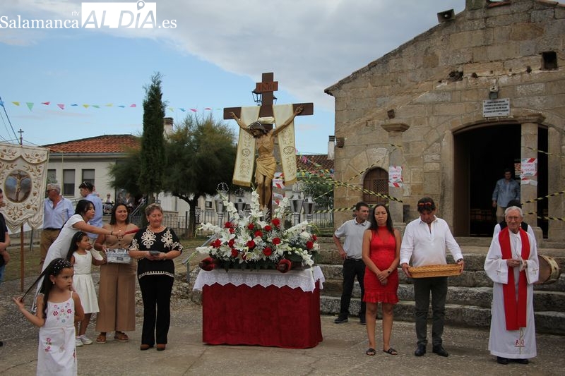 Los vecinos de Bañobárez no faltaron a la tradicional cita con el Cristo de la Salud / MARIBEL SÁNCHEZ