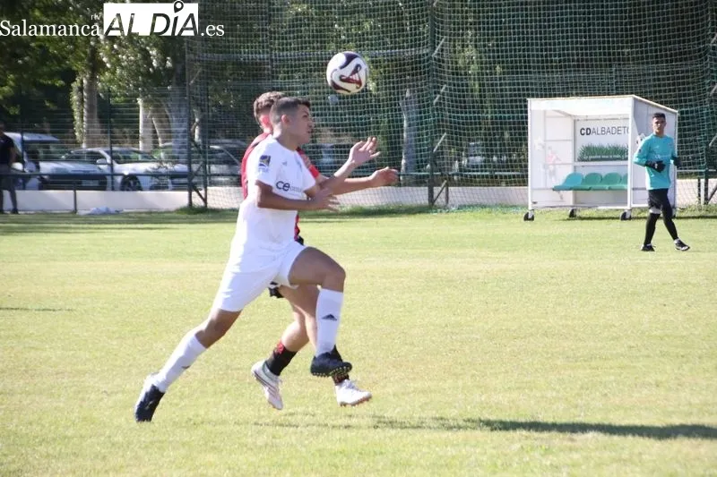 Foto 10 - El Aficionado del Alba de Tormes encaja una manita frente al Sporting Carbajosa (1-5)