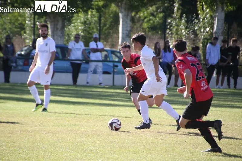 Foto 2 - El Aficionado del Alba de Tormes encaja una manita frente al Sporting Carbajosa (1-5)