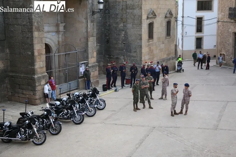 Ejercicios de la Guardia Real en Aldeadávila de la Ribera / CORRAL 