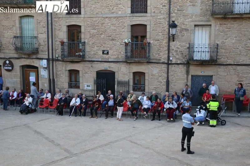 Ejercicios de la Guardia Real en Aldeadávila de la Ribera / CORRAL 