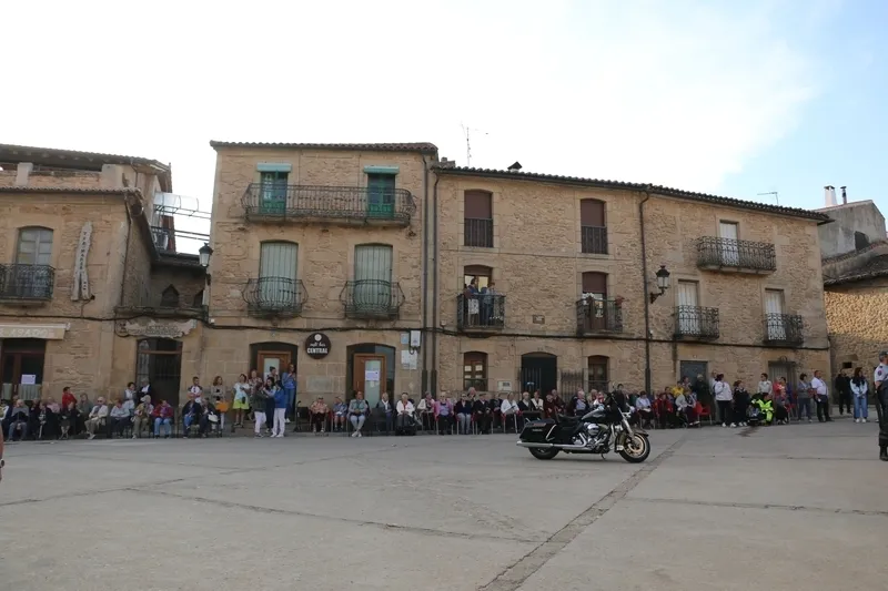 Ejercicios de la Guardia Real en Aldeadávila de la Ribera / CORRAL 