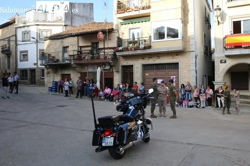 Ejercicios de la Guardia Real en Aldeadávila de la Ribera / CORRAL 