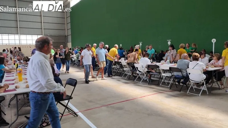 Comida de hermandad fin de fiestas en Villaseco de los Reyes / CORRAL