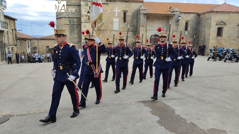 Ejercicios de la Guardia Real en Aldeadávila de la Ribera / CORRAL 