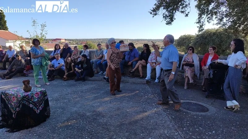Divertida subasta de roscas en honor a la Virgen del Rosario en Sardón de los Frailes / CORRAL