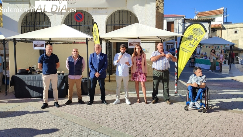 La Feria de la Almendra de Saucelle supera con un nuevo éxito el reto que suponía la celebración de eventos similares en varios lugares de la provincia / CORRAL