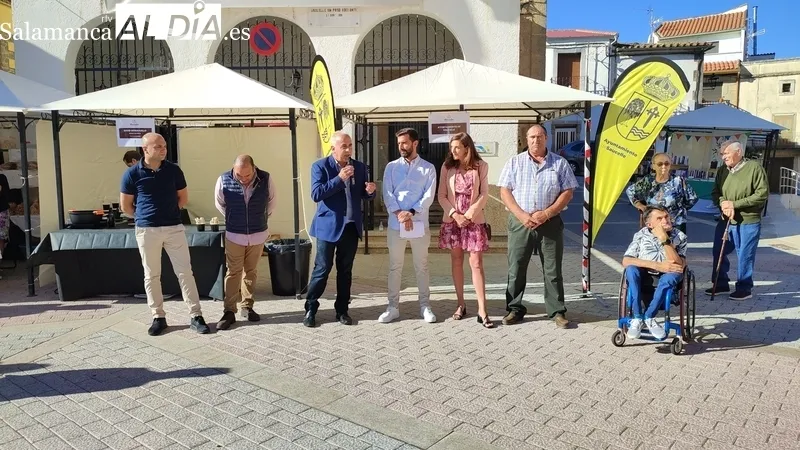 La Feria de la Almendra de Saucelle supera con un nuevo éxito el reto que suponía la celebración de eventos similares en varios lugares de la provincia / CORRAL