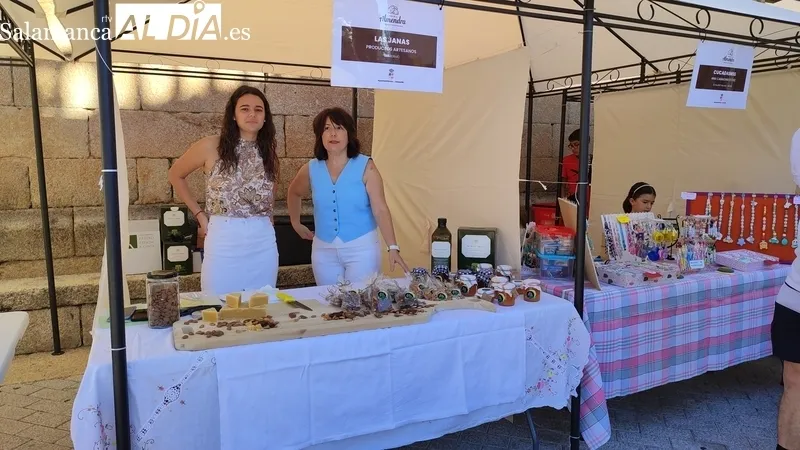 La Feria de la Almendra de Saucelle supera con un nuevo éxito el reto que suponía la celebración de eventos similares en varios lugares de la provincia / CORRAL