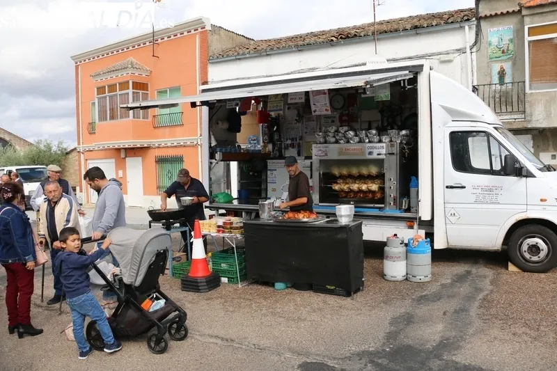 Animado segundo mercadillo en Aldeadávila de la Ribera / CORRAL