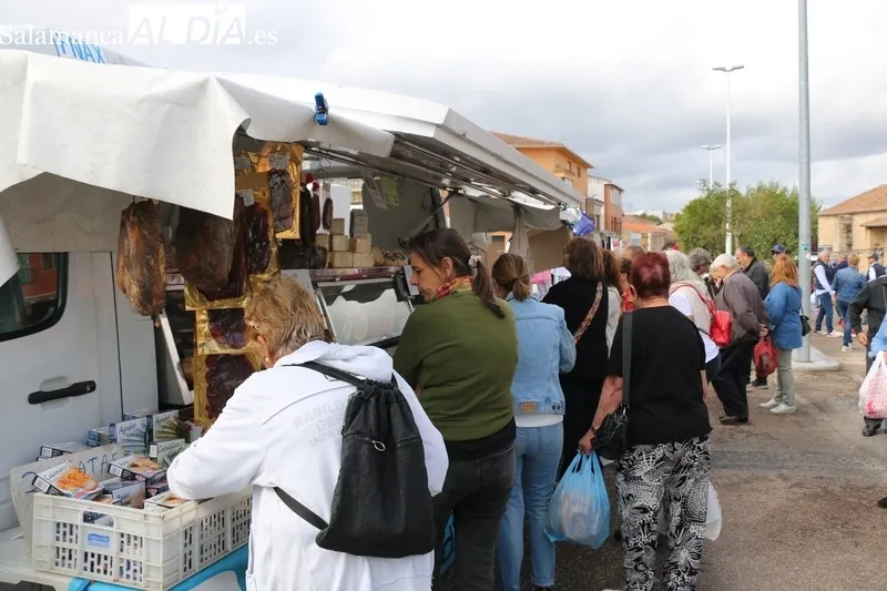 Animado segundo mercadillo en Aldeadávila de la Ribera / CORRAL