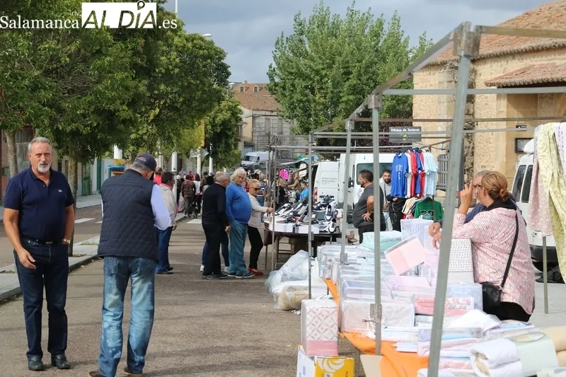Animado segundo mercadillo en Aldeadávila de la Ribera / CORRAL