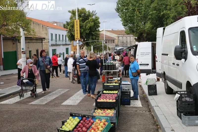 Animado segundo mercadillo en Aldeadávila de la Ribera / CORRAL