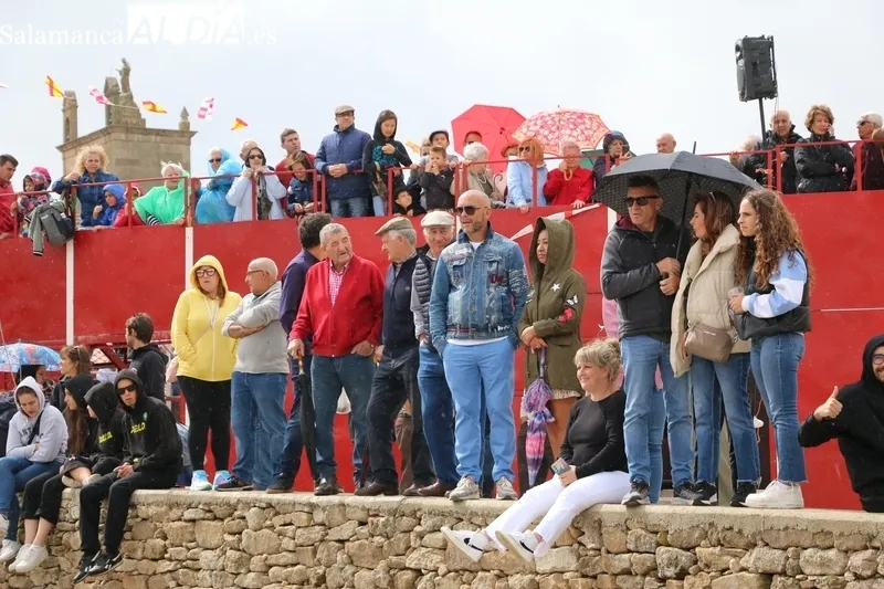 Accidentado segundo encierro de las fiestas de Barruecopardo / SÁNCHEZ Y CORRAL