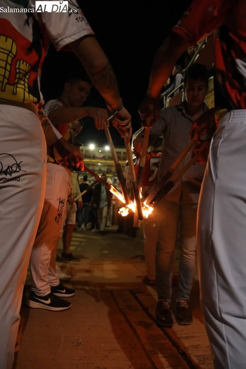 Foto 3 - El salmantino V&iacute;ctor Revesado, campe&oacute;n del concurso de recortes de La Glorieta