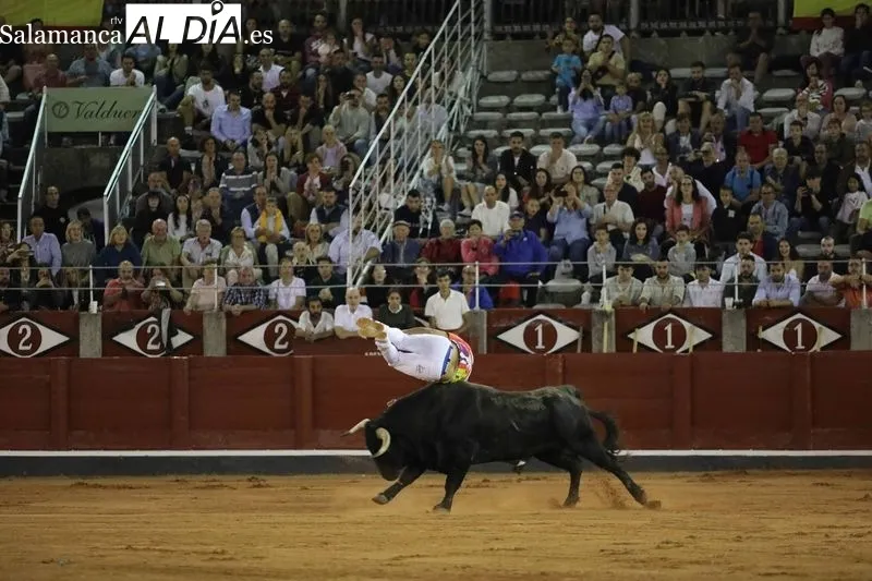 Foto 38 - El salmantino V&iacute;ctor Revesado, campe&oacute;n del concurso de recortes de La Glorieta