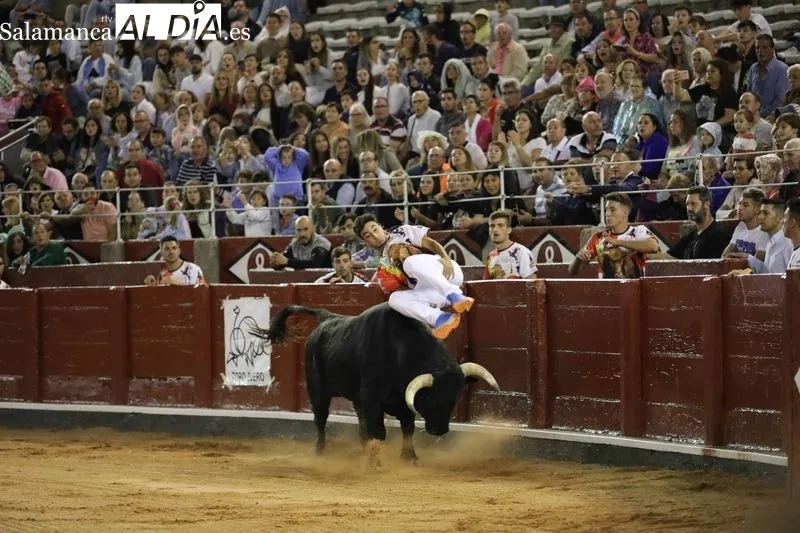 Foto 46 - El salmantino V&iacute;ctor Revesado, campe&oacute;n del concurso de recortes de La Glorieta