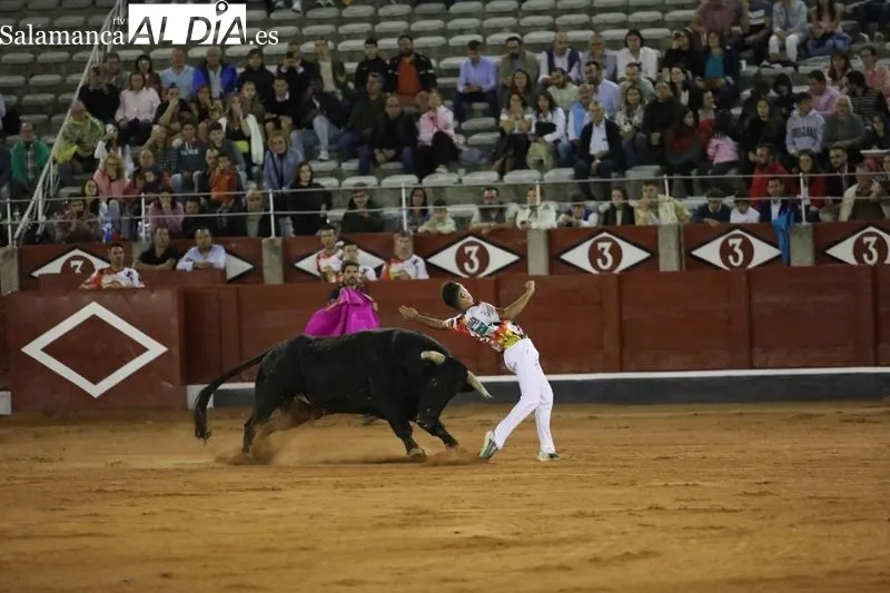 Foto 49 - El salmantino V&iacute;ctor Revesado, campe&oacute;n del concurso de recortes de La Glorieta