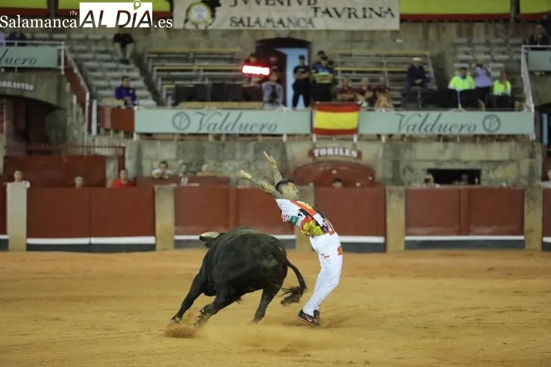 Foto 52 - El salmantino V&iacute;ctor Revesado, campe&oacute;n del concurso de recortes de La Glorieta